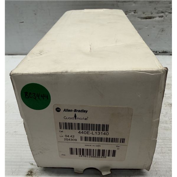 Allen Bradley #440E-L13140 GuardMaster Lifeline 4 E-Stop Safety Cable Switch