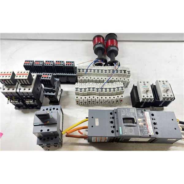 Lot of Siemens Contactors, Circuit Breakers, Stack Lights
