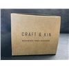 Image 5 : Craft & Kin Stone Fruit & Sage Botanical Scented Reed Diffuser with Dried Flowers - New