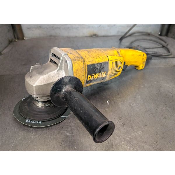 DEWALT DW831 CORDED 5" ANGLE GRINDER
