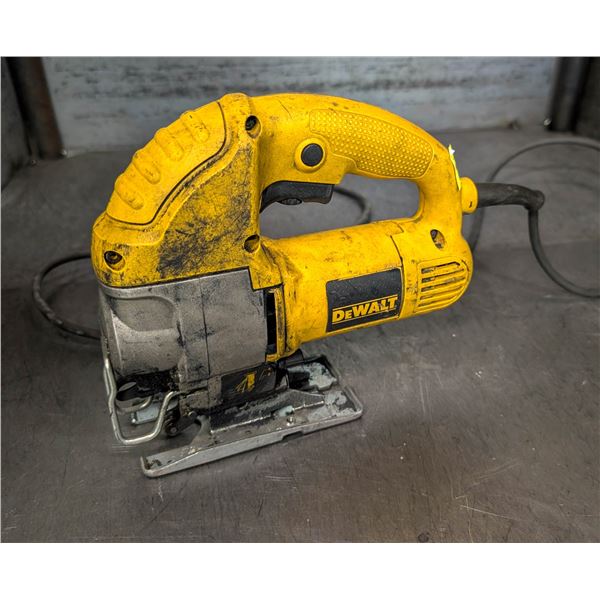 DEWALT DW317 CORDED 5.5AMP VARIABLE SPEED JIG SAW