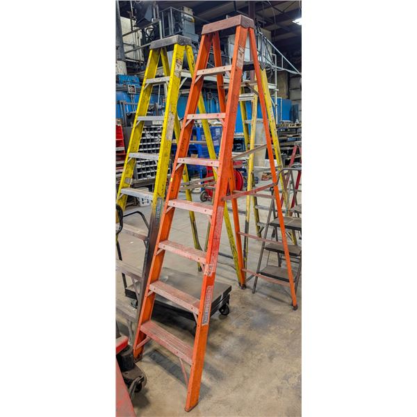 INDUSTRIAL LITE 8' FIBERGLASS STEPLADDER - ORANGE