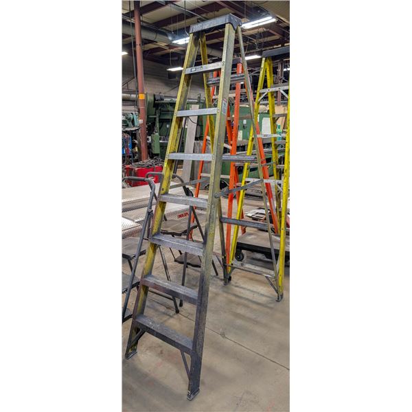 8' FIBERGLASS STEPLADDER - YELLOW