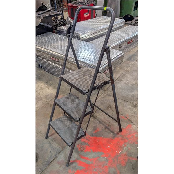 3 STEP COSCO STEPLADDER
