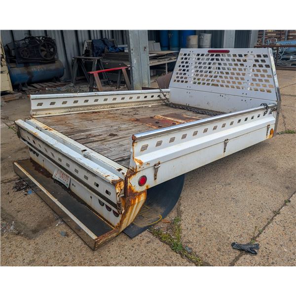 103" X 81" FLATBED W/ 5TH WHEEL COVERSION HATCH