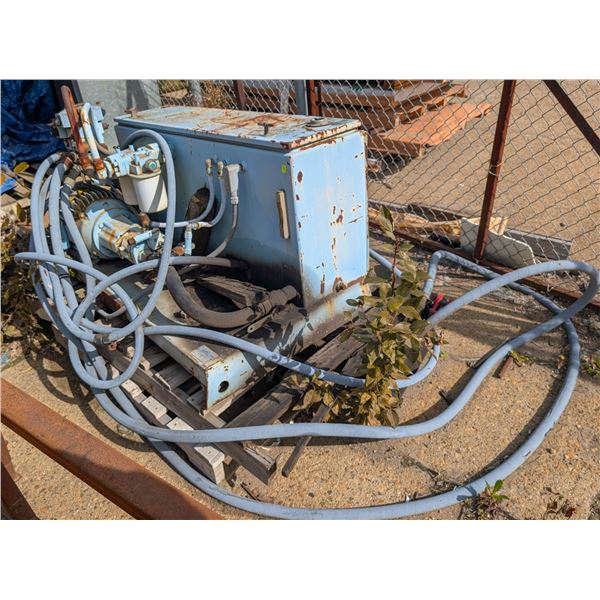 LARGE CROSS HYDRAULIC PUMP & RESEVOIR M#CSEL45