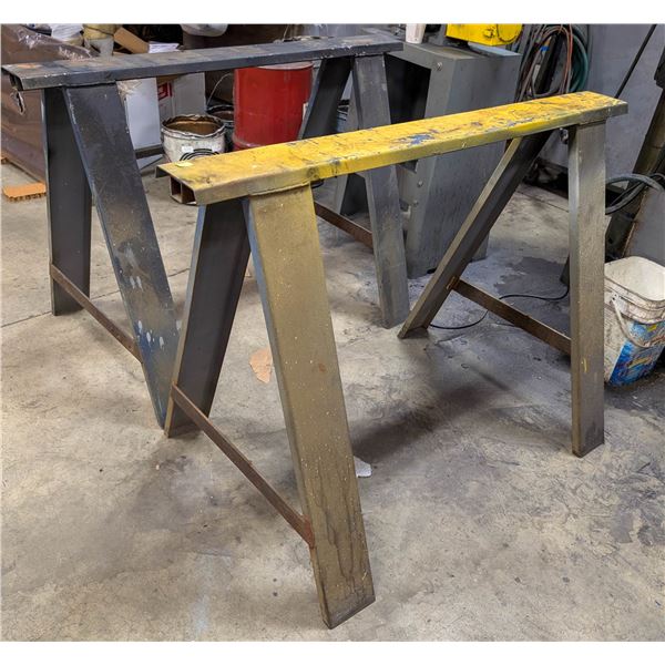 LOT OF 2 METAL SAWHORSES 4' X 34" (HEIGHT)