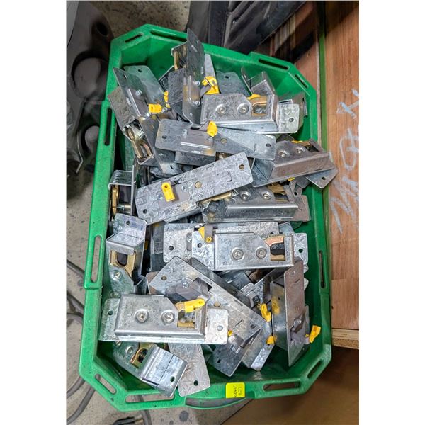 TOTE OF CUSTOM TAILGATE LATCHES