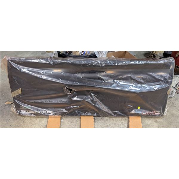 NEW FACTORY GMC SIERRA TAILGATE