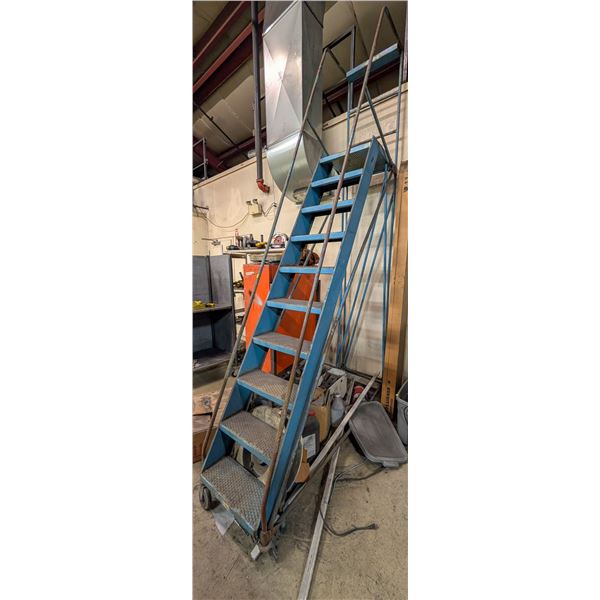 10' MOBILE METAL STAIRCASE