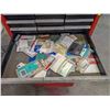 Image 6 : FULL SIZE  TOOLBOX ON CASTERS W/ CONTENTS