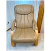Image 1 : Beechwood Lounge Chair
