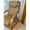 Image 2 : Beechwood Lounge Chair