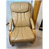 Image 1 : Beechwood Lounge Chair