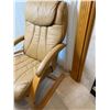 Image 2 : Beechwood Lounge Chair