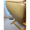 Image 4 : Beechwood Lounge Chair