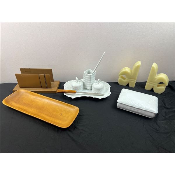 Stationary Decor