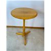 Image 1 : Pedestal Side Table