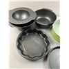 Image 2 : Assortment of Kitchen Bakeware