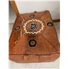 Image 5 : Leather Pouf's