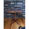 Image 2 : Round Wooden Accent Table Walnut