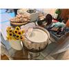 Image 4 : Large Group of Assorted Household Items and Kitchenware