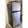 Image 2 : Magic Chef Top Freezer refrigerator Model CTB1826AR