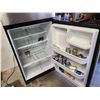 Image 3 : Magic Chef Top Freezer refrigerator Model CTB1826AR