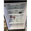 Image 4 : Magic Chef Top Freezer refrigerator Model CTB1826AR