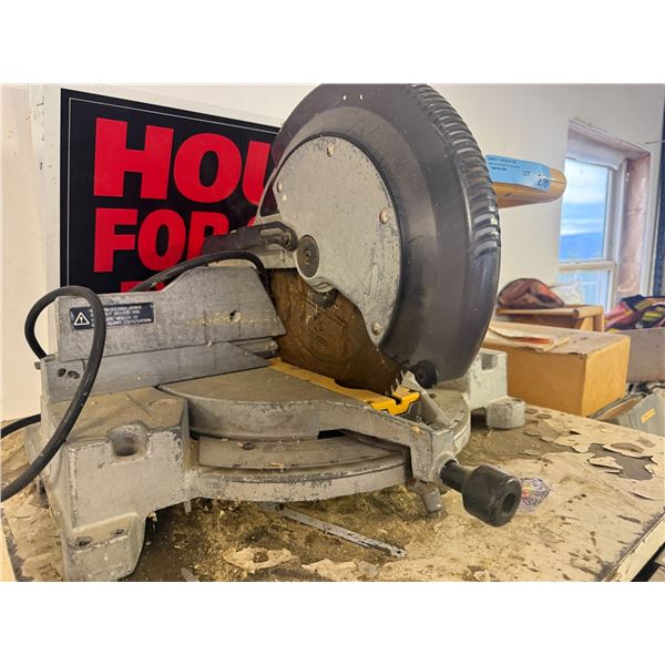 DEWALT compound miter saw