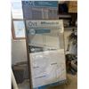 Image 1 : Montebello 60" SHOWER DOORS AND BASE
