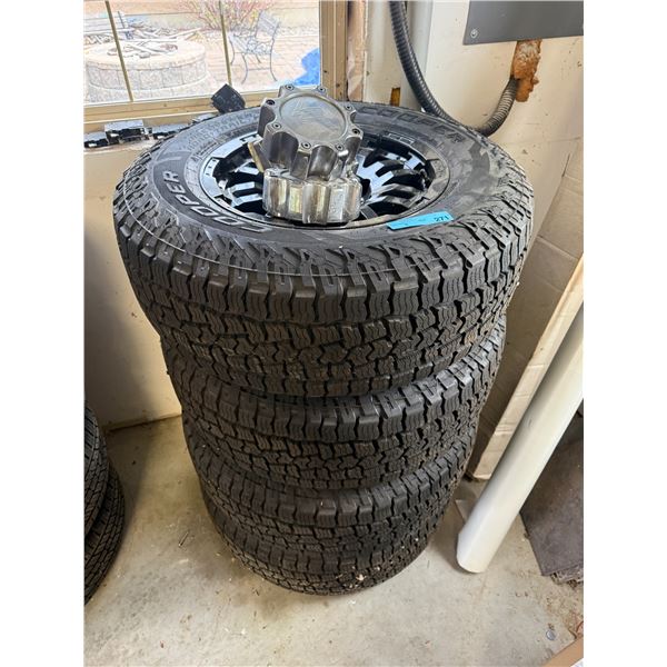 Cooper Discoverer Road+Trail A/T tire With Rims, size 265/70R17 115T
