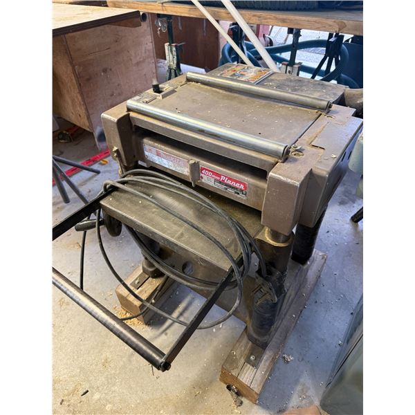 Makita 400mm Planer Model: 2040