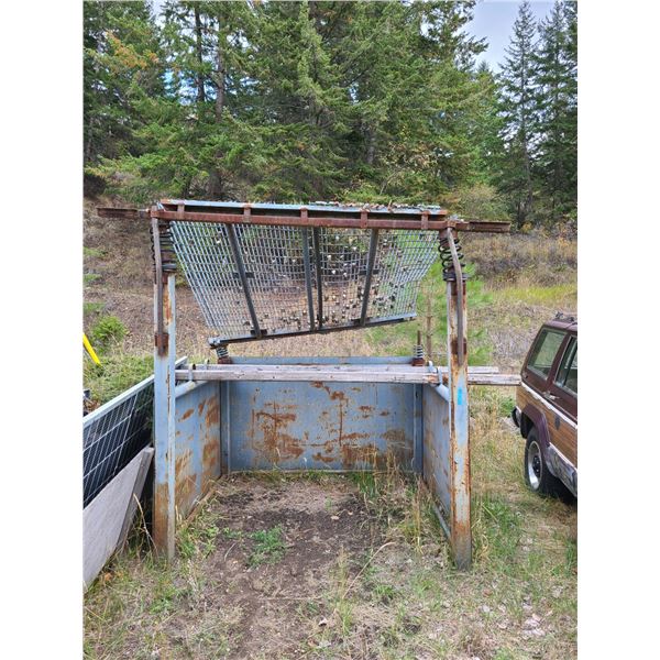 Heavy-Duty Metal Grate
