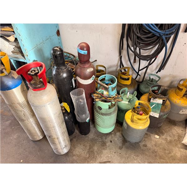 Large group of Cylinders