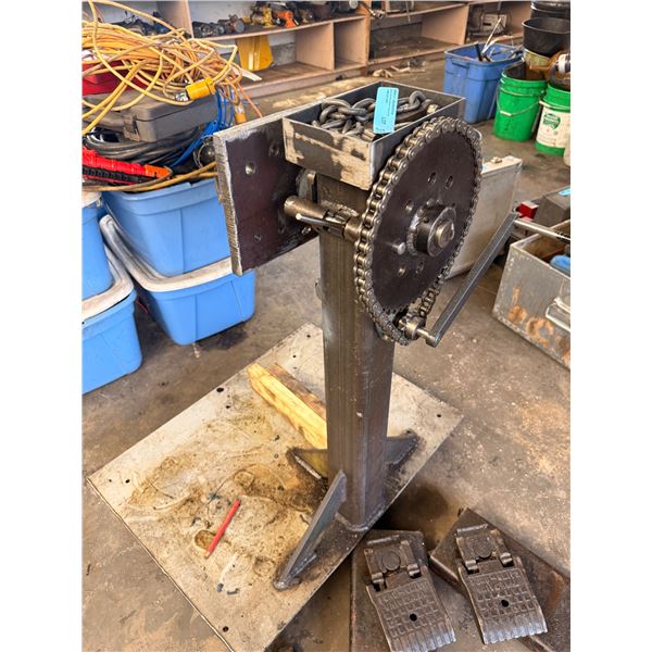 Heavy-Duty Metal Stand with a Chain-drive