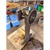 Image 1 : Heavy-Duty Metal Stand with a Chain-drive