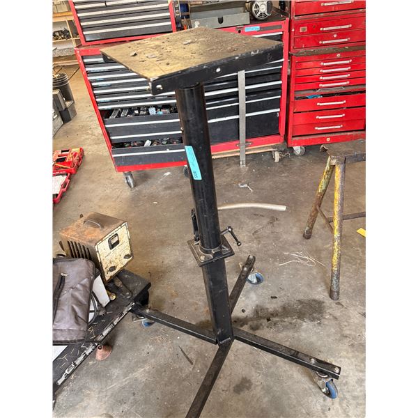 Heavy-duty Black Metal Pedestal stand
