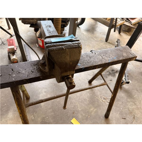Heavy-duty Vintage bench vise