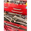 Image 5 : Group of 2 mechanics tool chest and tool Cart