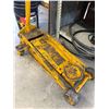 Image 1 : Yellow hydraulic floor jack