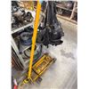 Image 2 : Yellow hydraulic floor jack