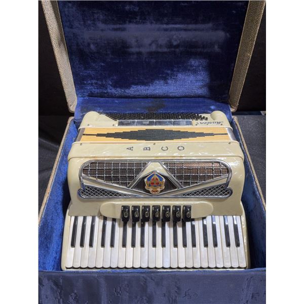 Master Accordion with Case, Ivory Finish