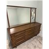 Image 2 : Mid-Century Modern Dresser with Mirror and Integrated Pendant Lights