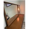 Image 5 : Mid-Century Modern Dresser with Mirror and Integrated Pendant Lights