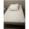 Image 1 : Vibrating Queen Mattress Set with Sealy Pillows