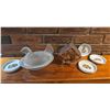 Image 2 : Clear Glass Hen Covered Dish and Set of Four Decorative Small Plates