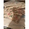 Image 4 : Bedding, Towels, and Linens