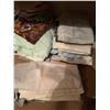 Image 7 : Bedding, Towels, and Linens