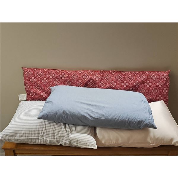 4 Decorative and Standard Pillows in Assorted Patterns